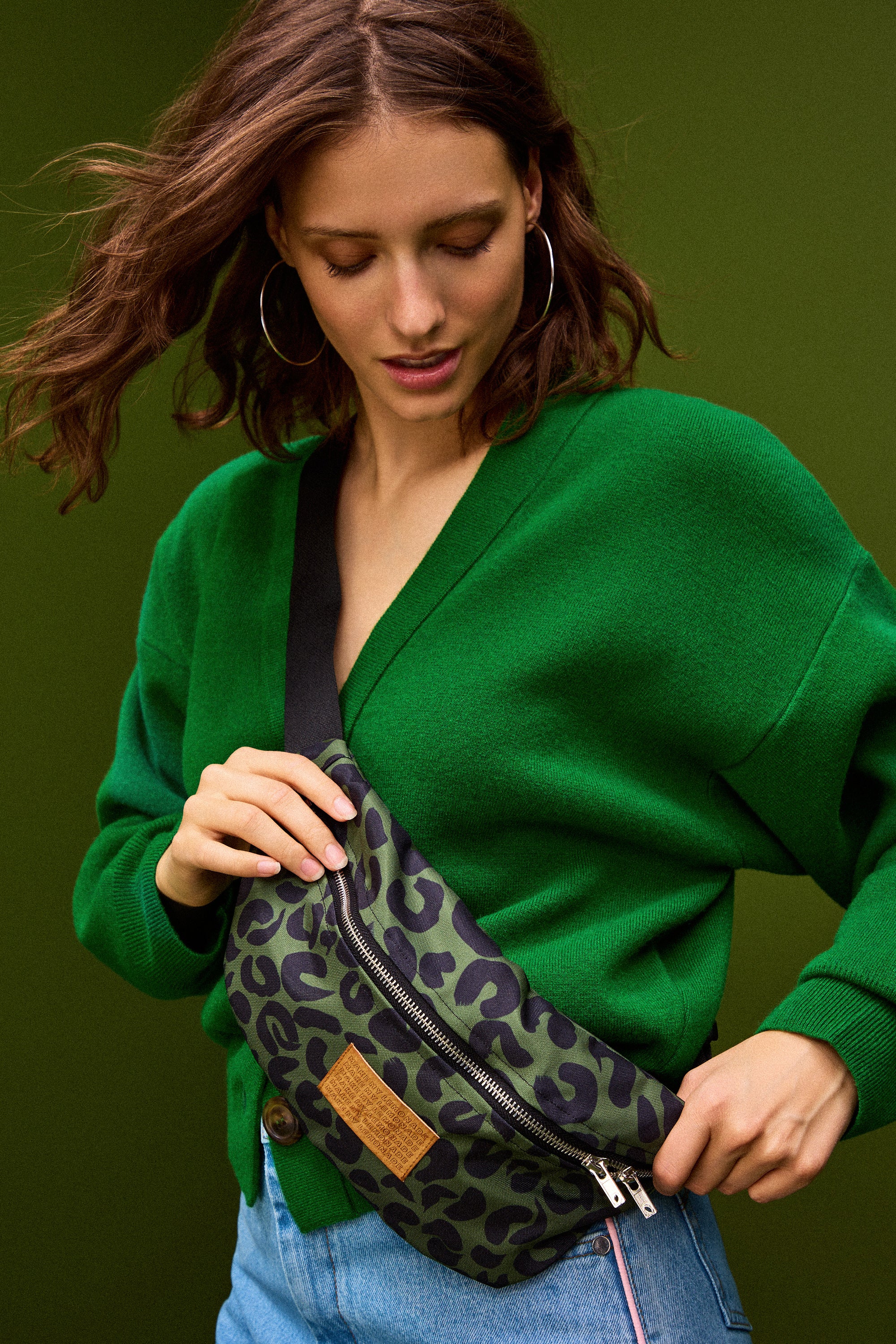 SAC BANANITA LÉOPARD KAKI - Image 3